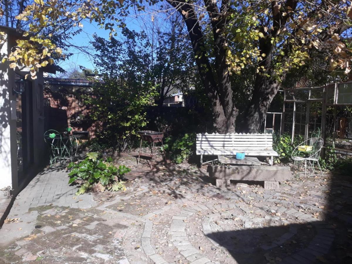 The Green Acorn Guest House Ficksburg Bagian luar foto