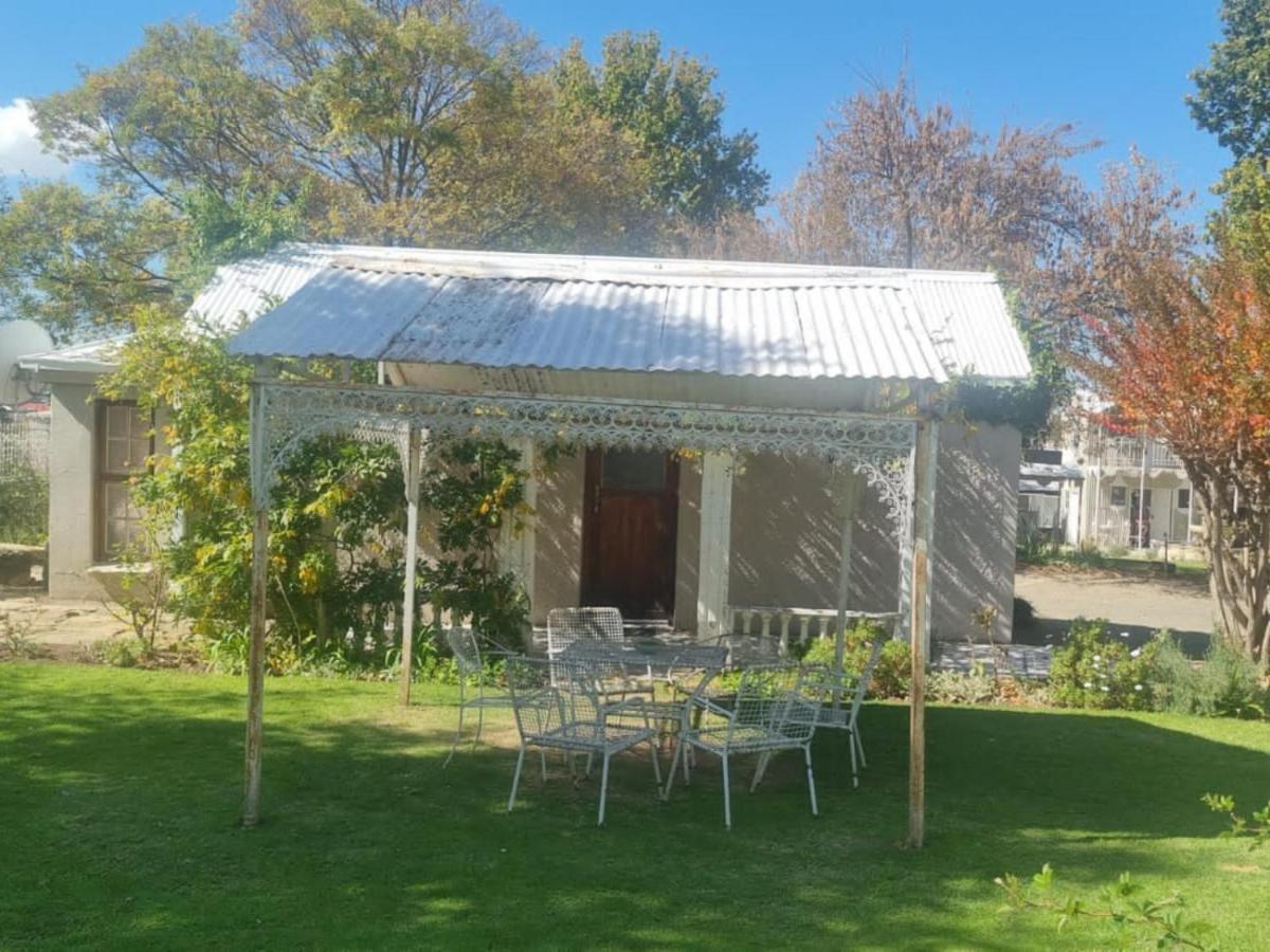 The Green Acorn Guest House Ficksburg Bagian luar foto